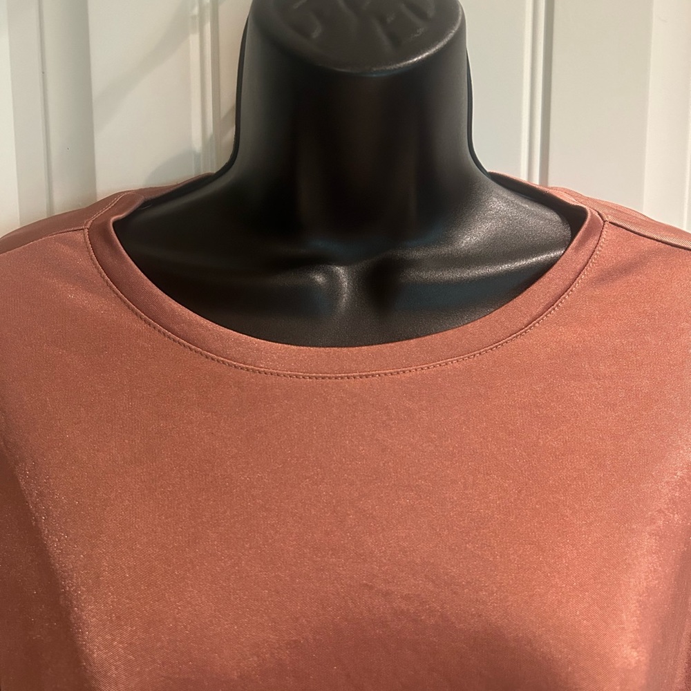 Express Flowy Ruched Sleeves Top - Picture 7 of 8